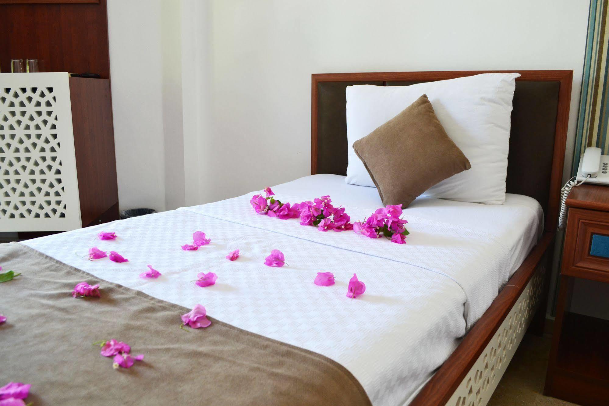 Oskay Hotel Далян Екстериор снимка